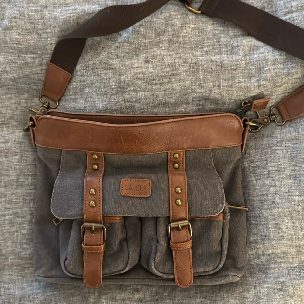 Canvas & Leather LA CLE Cross Body Bag. Charcoal Gray.